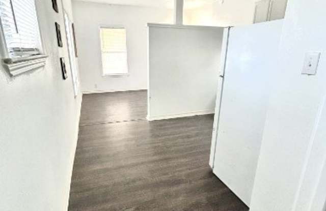 501 W Avenue D unit: A