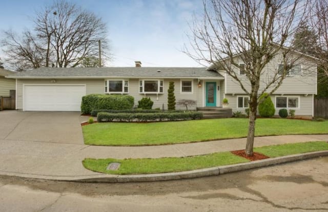 10246 SE Market Dr - 10246 Southeast Market Drive, Portland, OR 97216