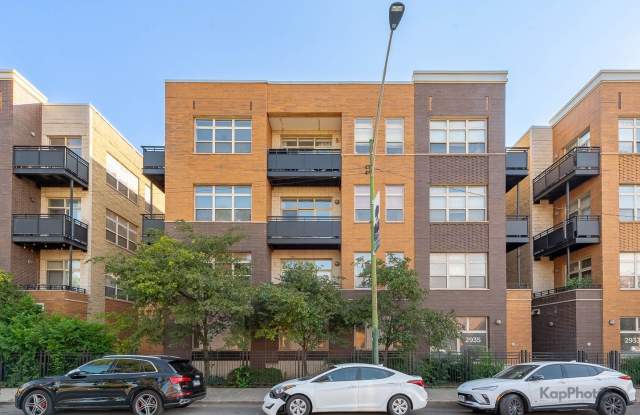 2935 N Clybourn Avenue unit: 301