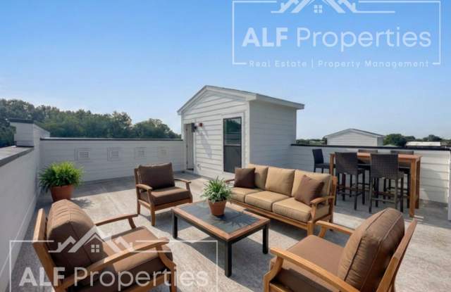 Luxury Downtown Wake Forest Living – Brand-New End Unit with Rooftop Terrace