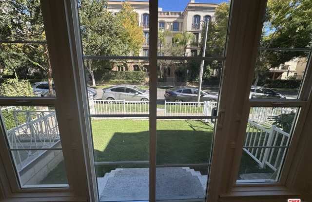 133 S Crescent Dr unit: 1