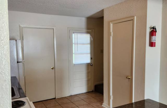 721 Hinyub, Apartment D