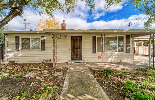 Beautiful 3 Bed / 2 Bath Home