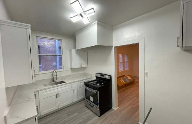Large Fully Renovated Modern Studio- Full Kitchen - 3.7 Mi 4rm Miracle Mile/ Melrose /Beverly Center.