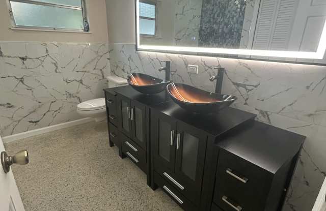 4464 NE Skyline Drive