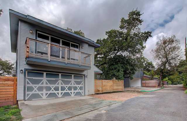 Photo of Charming Garage Apartment: Your Private Retreat with Modern Comforts and Stunning Views Awaits!