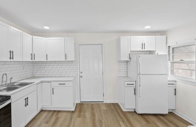 Charming 3-Bedroom Home with Fenced Yard
