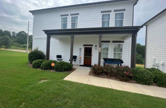 4 bed 4 bath rental in Rowandale with all utilities included!