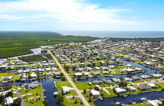 Punta Gorda Waterfront Getaway! Annual or short term! - 4500 Deltona Drive, Charlotte Park, FL 33950