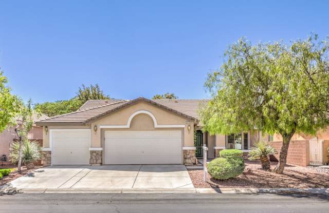 single story / 3 car garage / 3 bedrooms / 3 baths