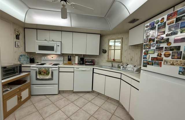 7400 SUN ISLAND DRIVE S