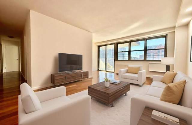 Photo of 875 Boynton Avenue