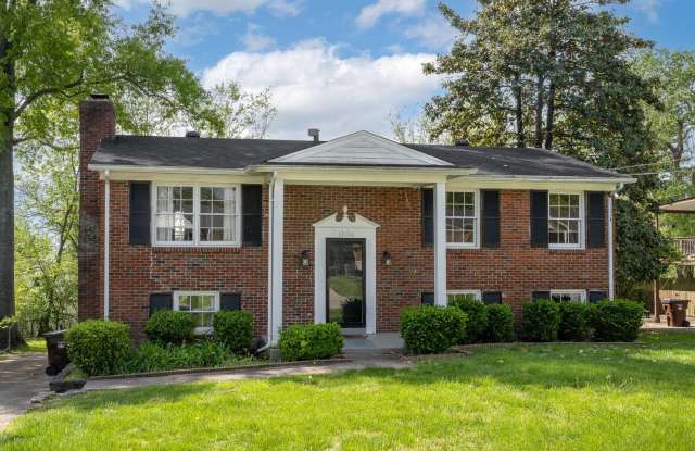 Beautiful Middletown Home 5 Beds 2 Baths - 12506 Liveoak Drive, Middletown, KY 40243