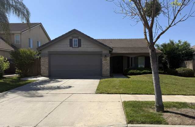 Available Now! Spacious home located in North Merced