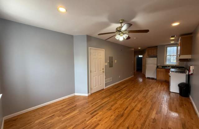 1543 W THOMPSON STREET