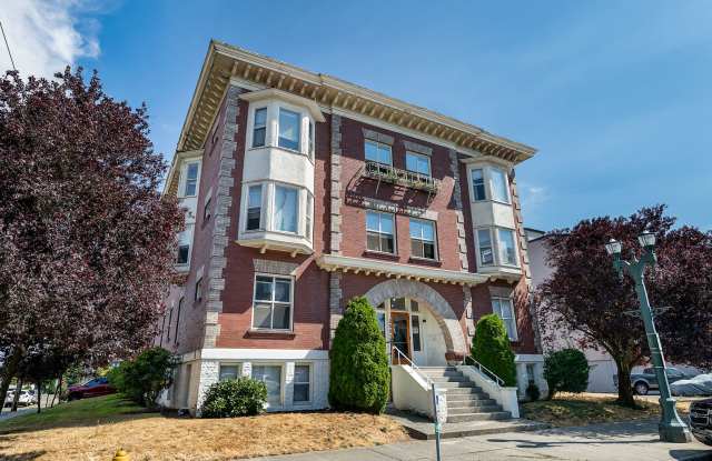 Elegant Renovation! HUGE 1 Bed 1 Bath Available Now!
