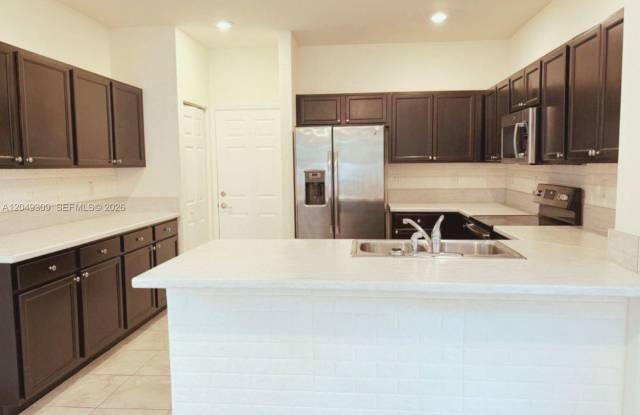132 NE 24th Avenue, Homestead, FL 33033 - 6210
