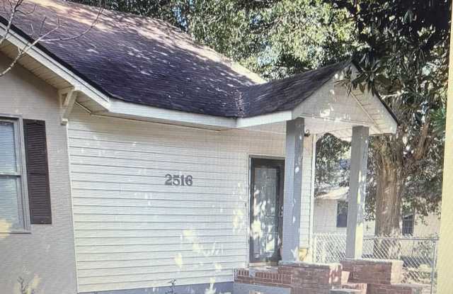 2516 PINEVIEW Drive