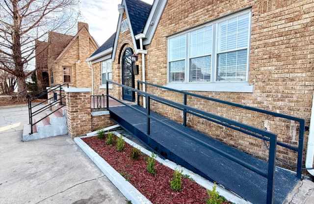 Large 4BD 2BA Home w/ Bonus Room close to Oklahoma City University!!