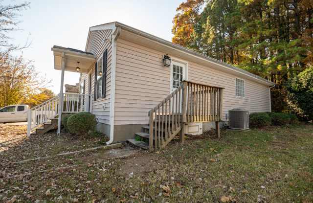 Comfortable 3 Bedroom / 2 Bath One - Level Home in Tuscaloosa-Lakewood Neighborhood!