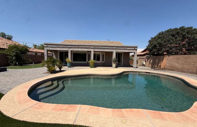 21977 E Calle De Flores