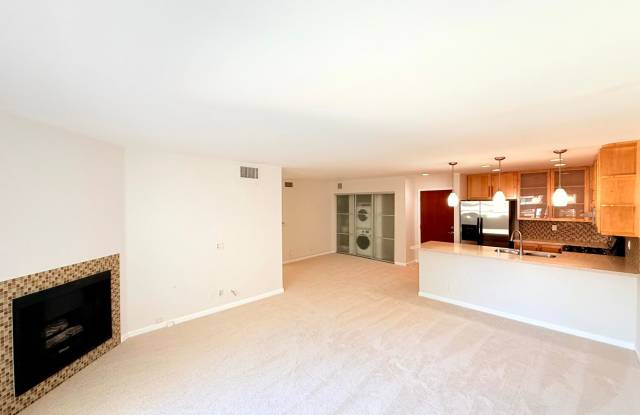 ***MOVE-IN SPECIAL 2 WEEKS FREE RENT***Fantastic Spacious 2 bed 2 bath condo in prime Sherman Oaks - Studio City with Pool and Gym!