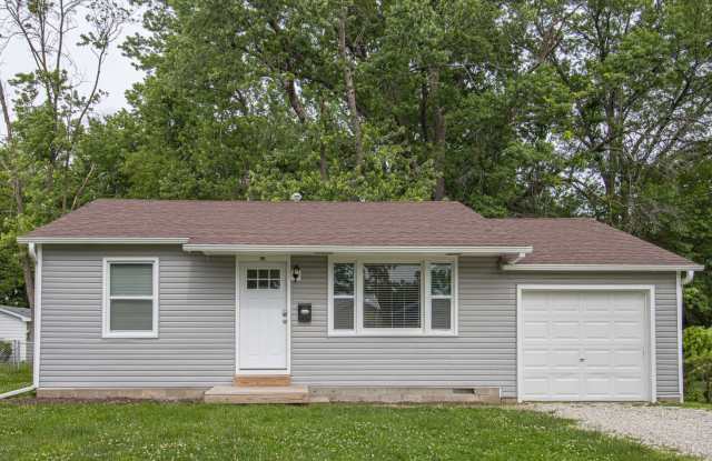 3 Bed 1 Bath Home Available - 700 Hunt Avenue, Columbia, MO 65203