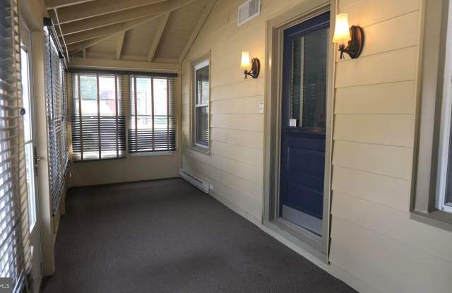 2958 LINCOLN Highway