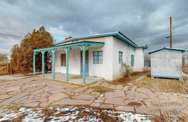 3812 Los Tomases Drive NW