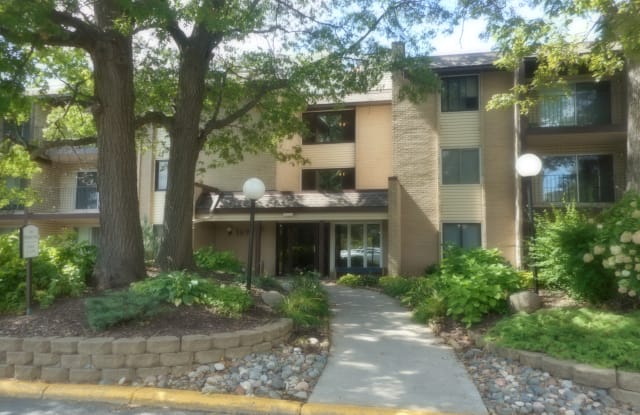 1690 Highway 36 W Apt 130 - 1690 Minnesota Highway 36, Roseville, MN 55113