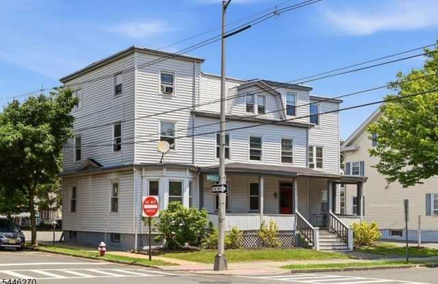 98 Maple Ave