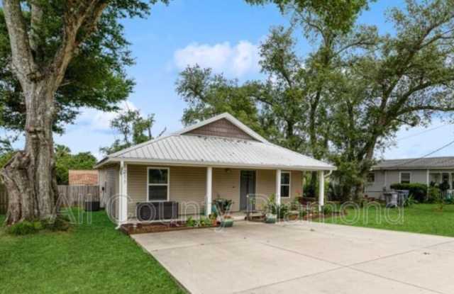 1211 Clay Ave