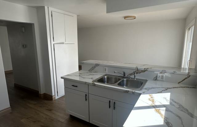 347 North Eucalyptus Avenue