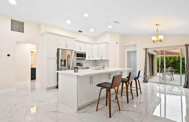 4498 Dogwood Circle