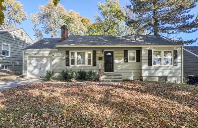 PERFECT HOUSE IN MISSION, KS WITH CHARM + HUGE YARD!