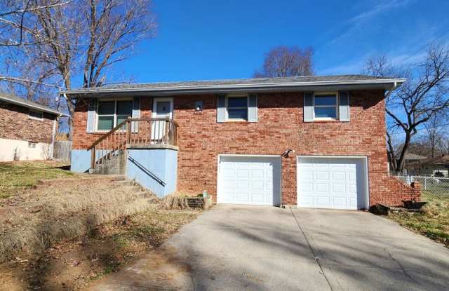 Beautiful 3 bedroom, 1.5 Bathroom - 1319 S McHenry St. Independence, MO - 1319 South McHenry Avenue, Independence, MO 64057