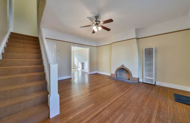 Charming Midtown 2-Bedroom Apartment with Private Balcony and Hardwood Floors!