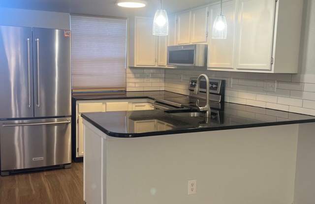 Remodeled 2 Bed/1.5 Bath Townhome for Rent in Thornton!