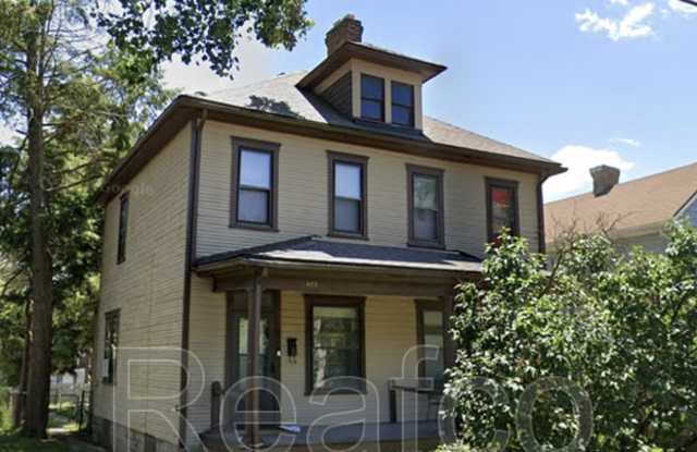 425 E 17th Ave