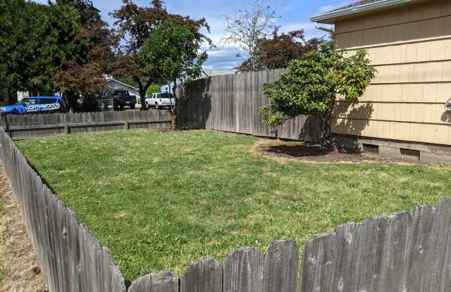 Nice 2-Bedroom, 1-Bath Corner Lot Home In Springfield!