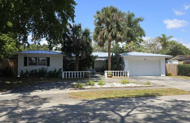 301 SW 8th Terrace