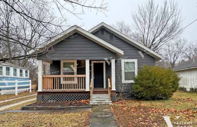 Charming 3-Bedroom, 2-Bathroom Bungalow in Oak Grove Neighborhood