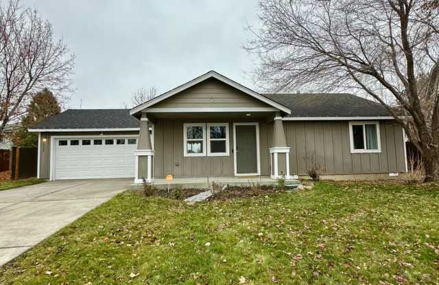 Beautiful 3 Bedroom Home in SW Redmond! 3332 SW Metolius Meadow