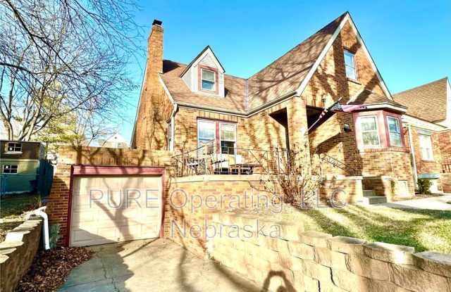 4928 N Happy Hollow Blvd