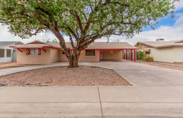Downtown Tempe home with 5 bedrooms and 3 bathrooms nearby ASU and Mill Ave!