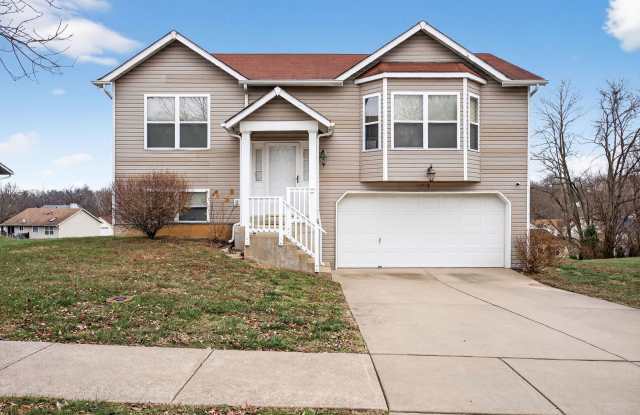 Photo of Charming 3 Bedroom with Garage!