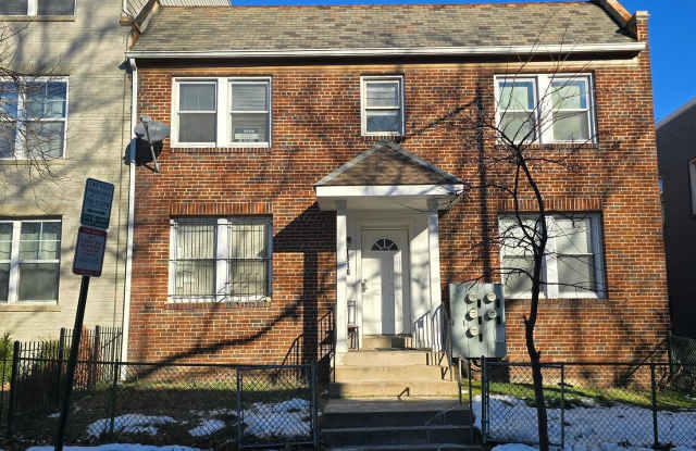 Photo of 1516 F Street NE unit: 3