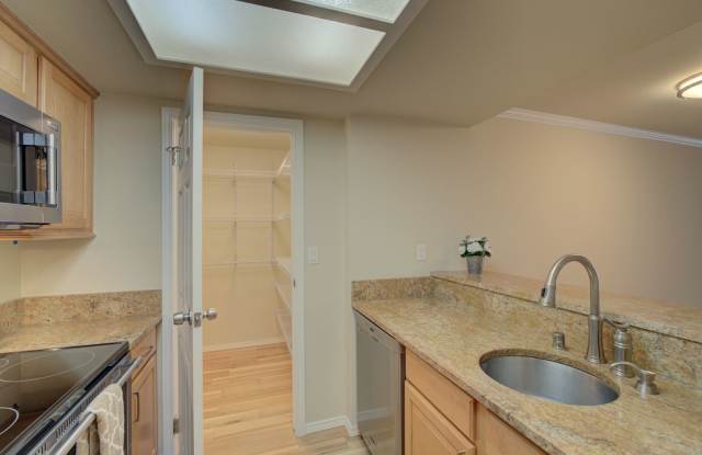 2Bd/1Ba Bellevue Condo