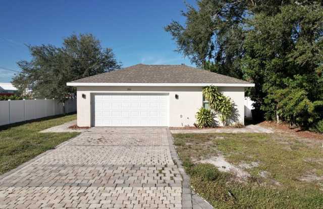 2011 Outer Drive - -