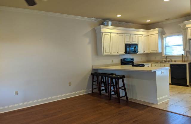 3604 Essex St Apt 2